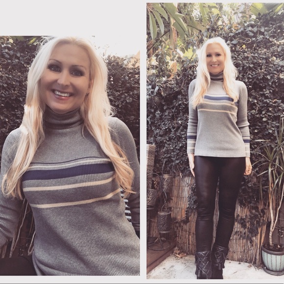 HipFinds Sweaters - 🤩Gray and Royal Blue Stripe Knit Top🌟